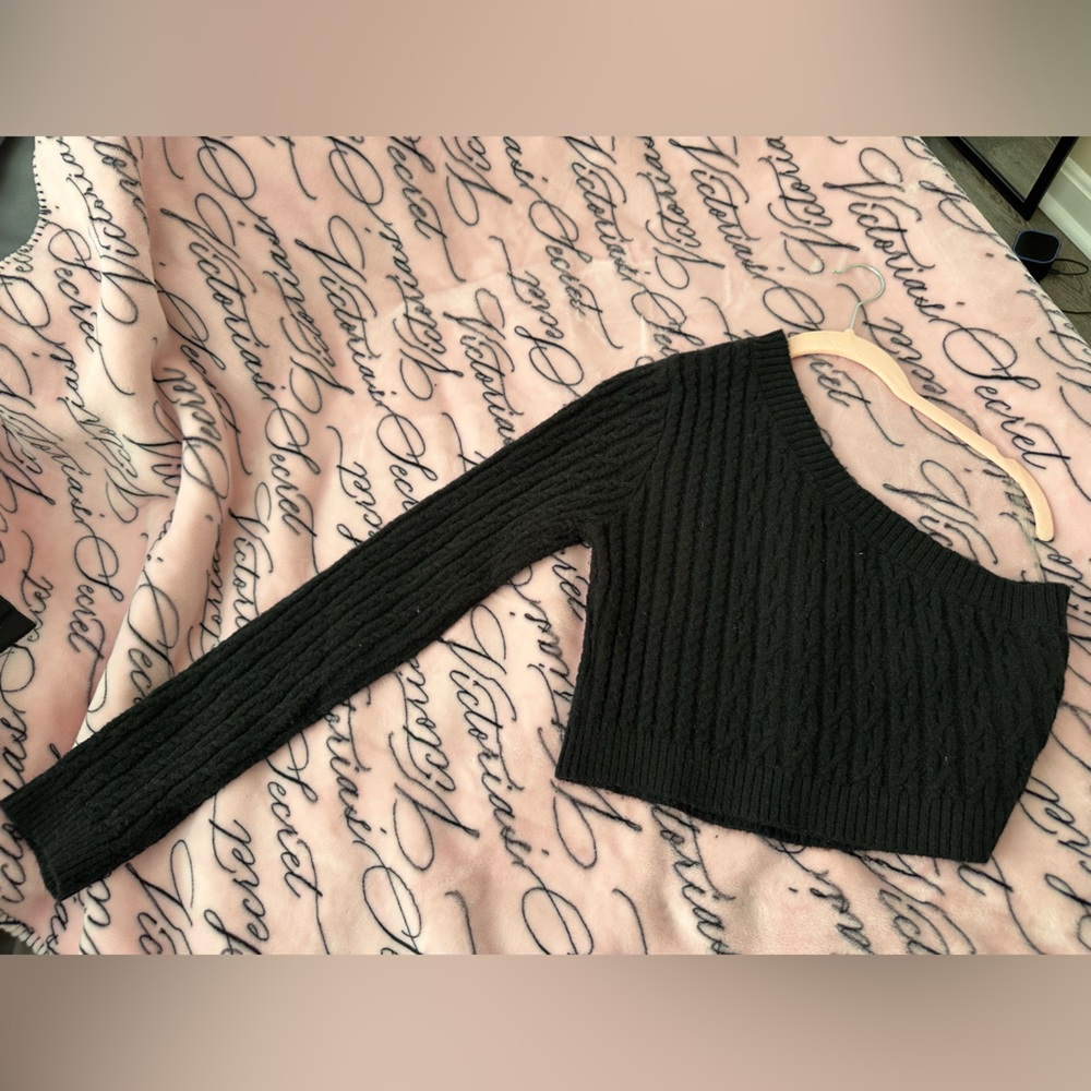 Black Ribbed One-Shoulder Top - Picture 2 of 9